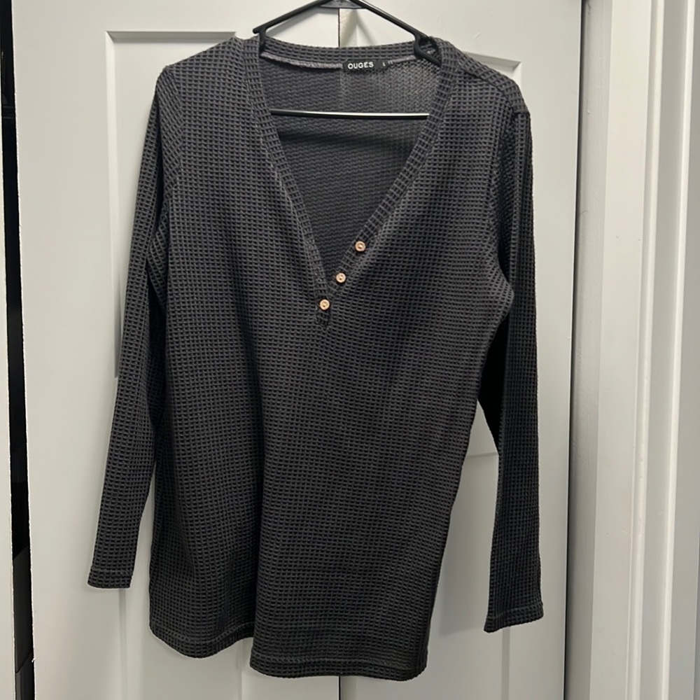 Love sleeve grey top